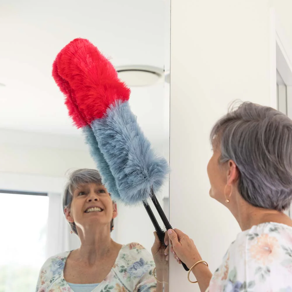 Kleva Miracle Magnetic Duster® Attracts Dust Like A Magnet! + 2 Meter Long Extension Pole - Image 11