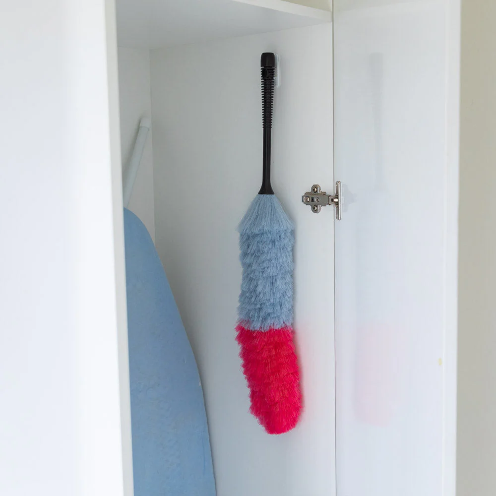 Kleva Miracle Magnetic Duster® Attracts Dust Like A Magnet! + 2 Meter Long Extension Pole - Image 12
